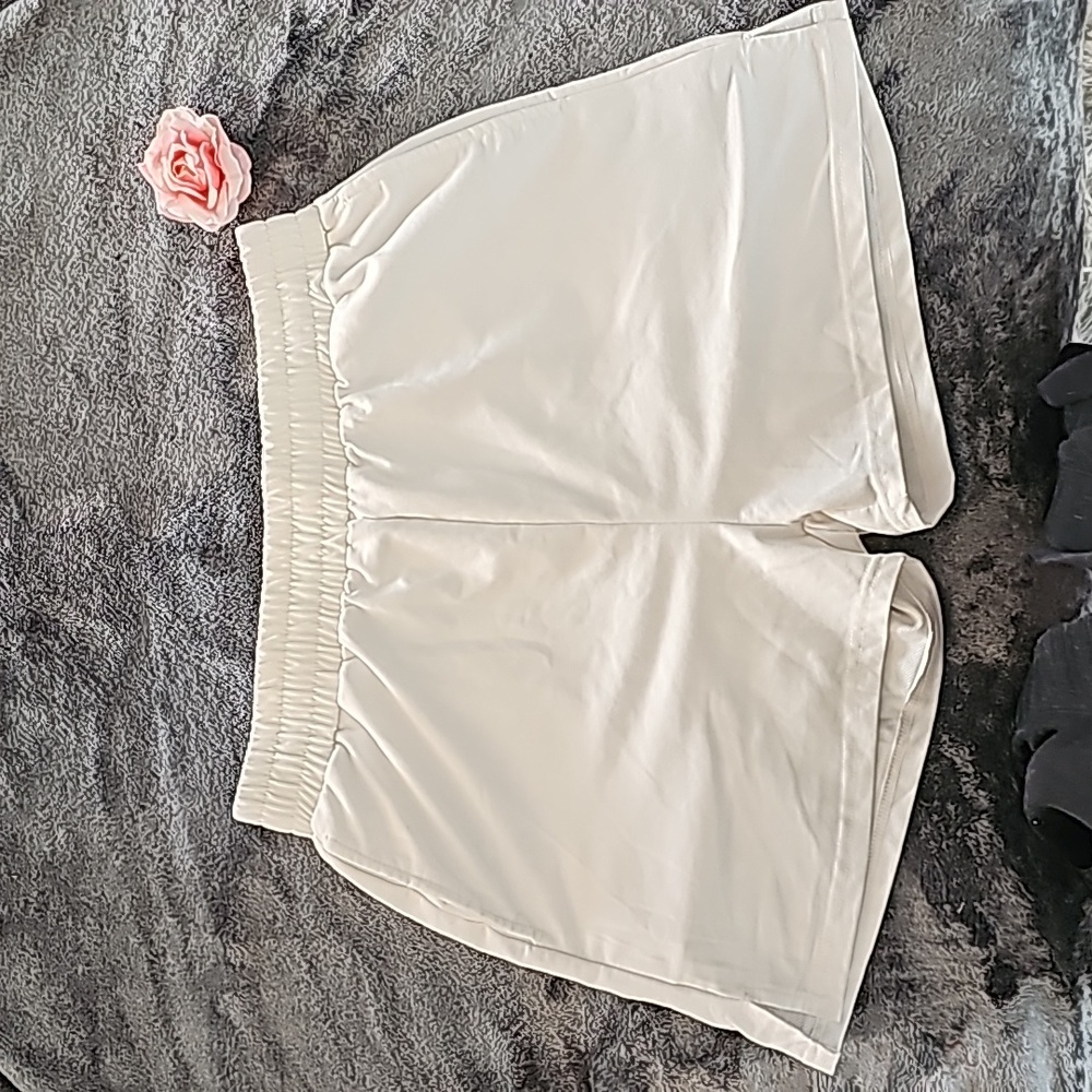 Extra Large White Shorts by Apoway